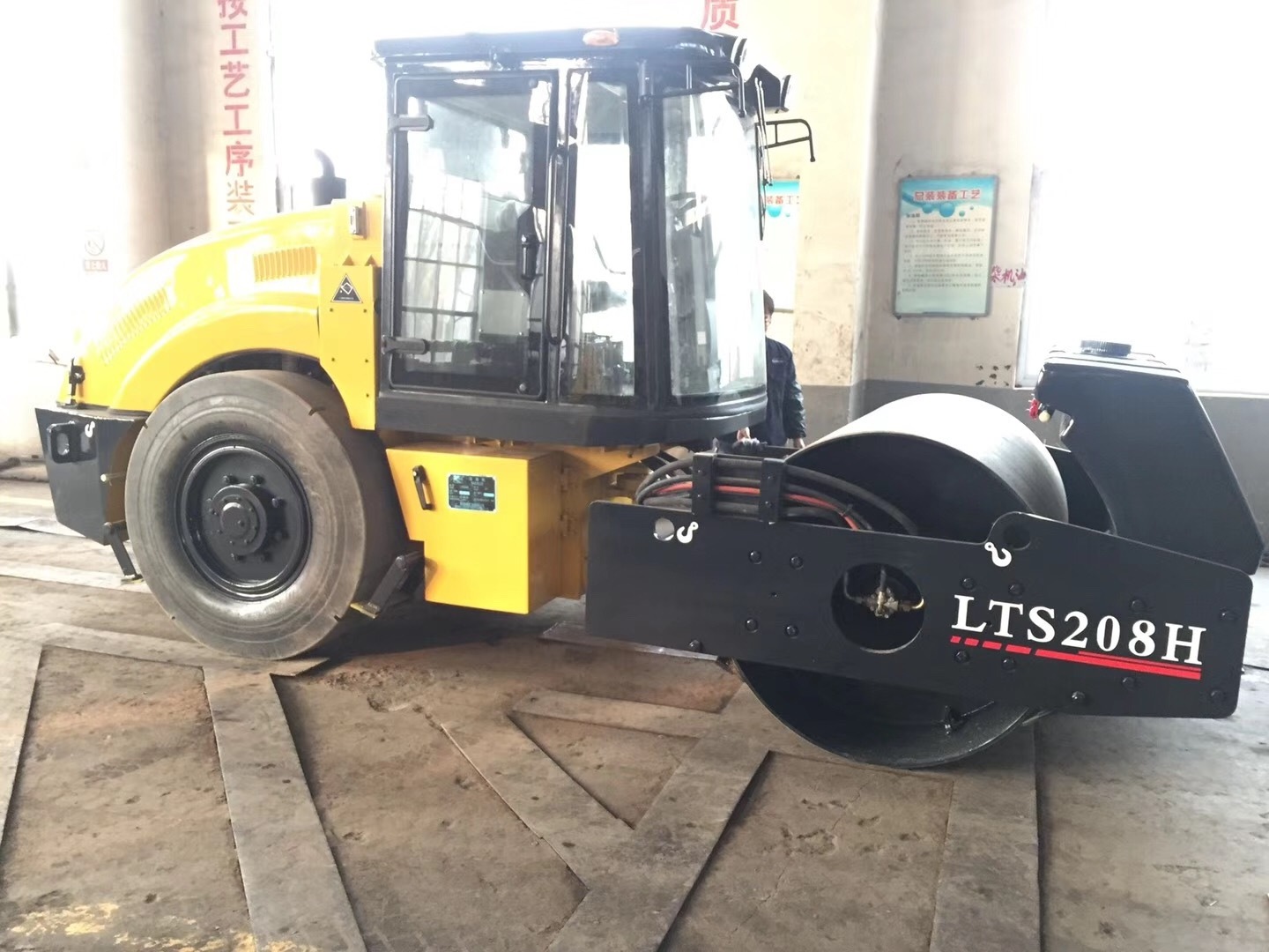 LUTONG 18ton/21ton heavy-duty static three wheel road roller LTJ1821/LTJ2125 cheap price