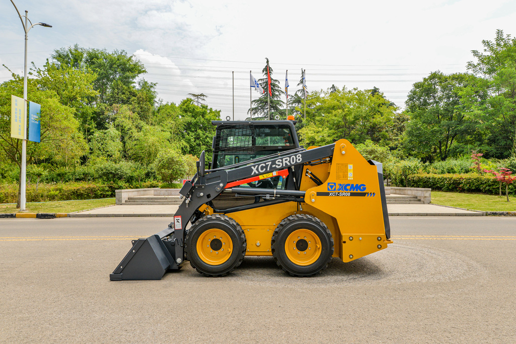 Pneumatic Tires Wheel Loader XC7-SR08 Mini Skid Steer Loader 1Ton Skid Steer Loader with 4 in 1 Bucket