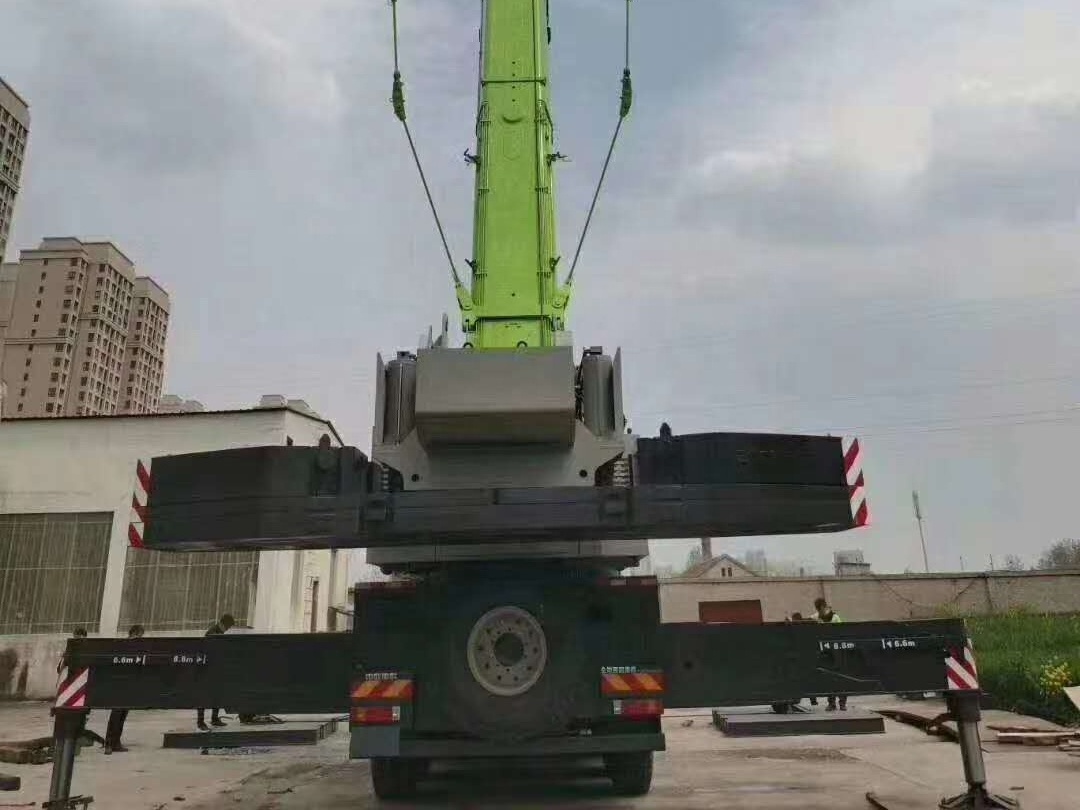 ZOOMLION QAY200 200 ton All Terrain Rough Terrain crane pick up mobile hydraulic truck crane for sale