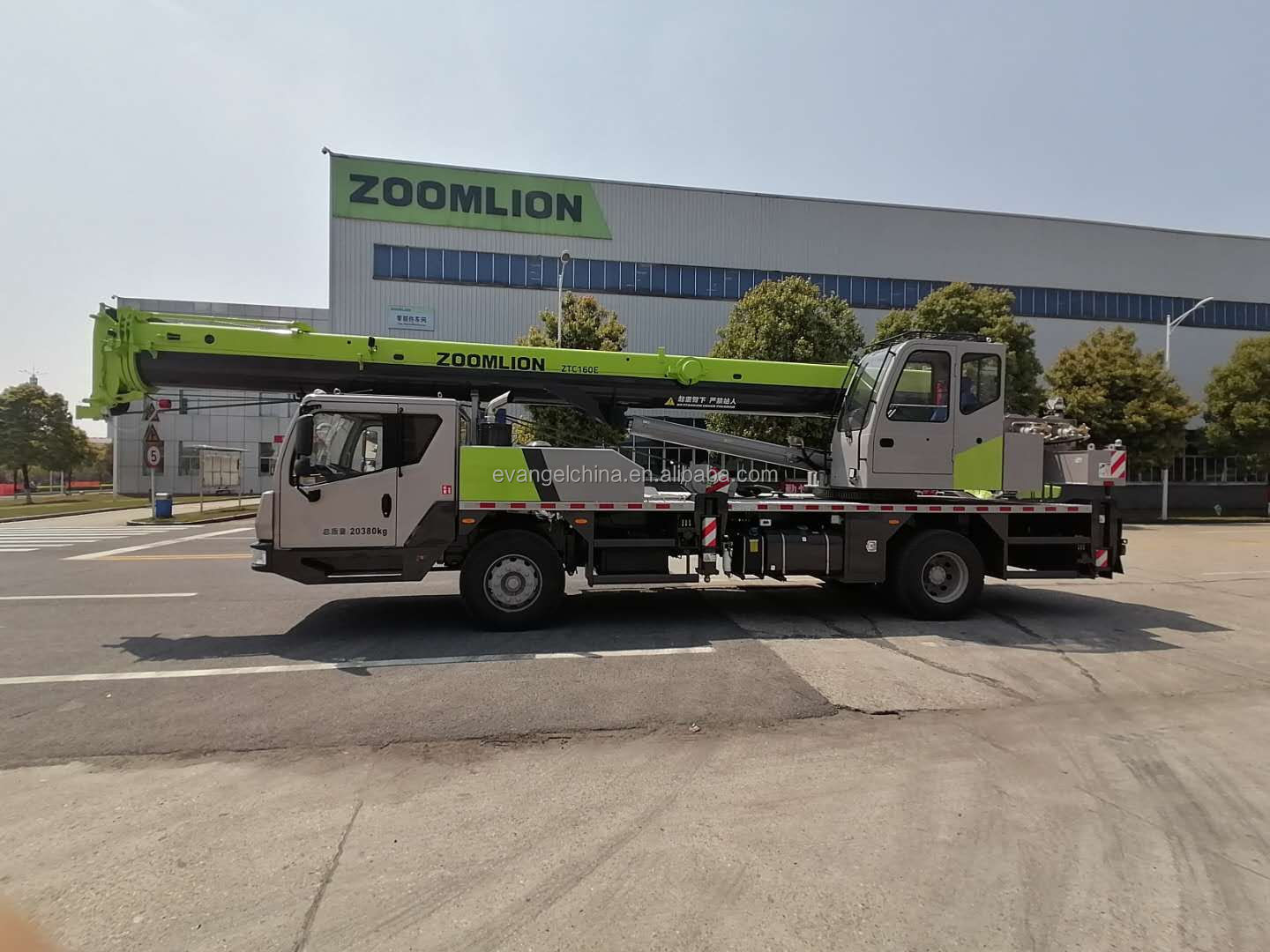 Zoomlion 15 ton crane truck hydra crane price telescopic towable trailer truck mounted crane ZTC160E451