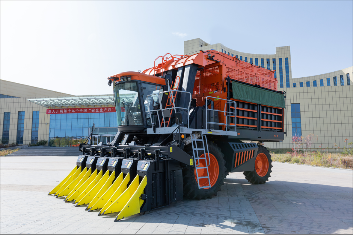 4WD/2WD high-end intelligent cotton picker 4MZ-6/4MZD-6 Cotton Harvester Machine in hot sale