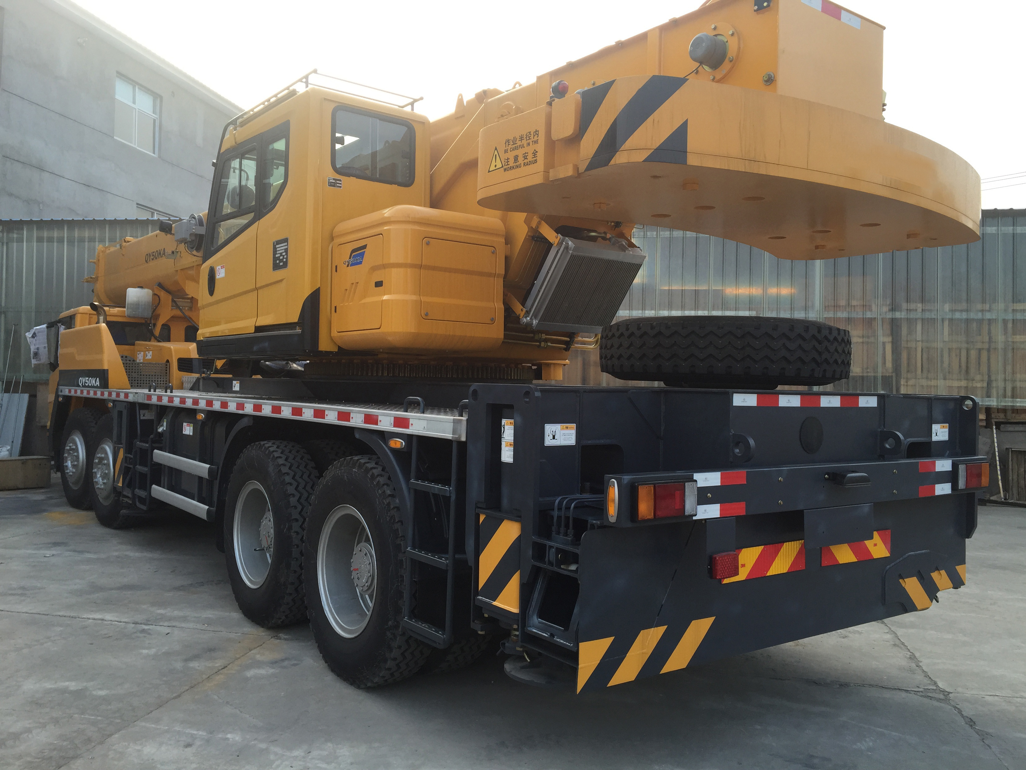 China brand new mobile truck mounted crane trucks crane lifting equipment 50 ton QY50KD