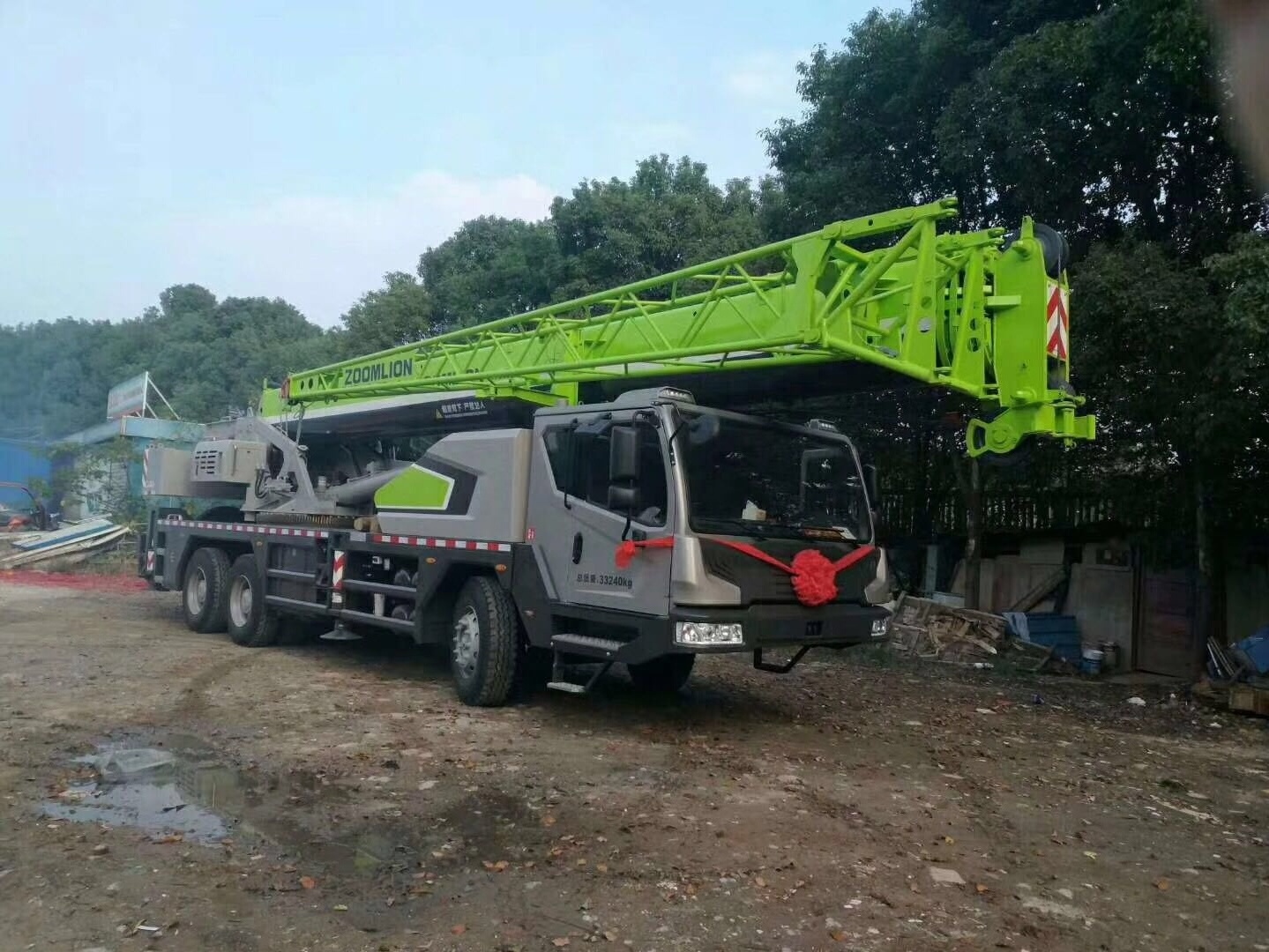 ZOOMLION QAY200 200 ton All Terrain Rough Terrain crane pick up mobile hydraulic truck crane for sale