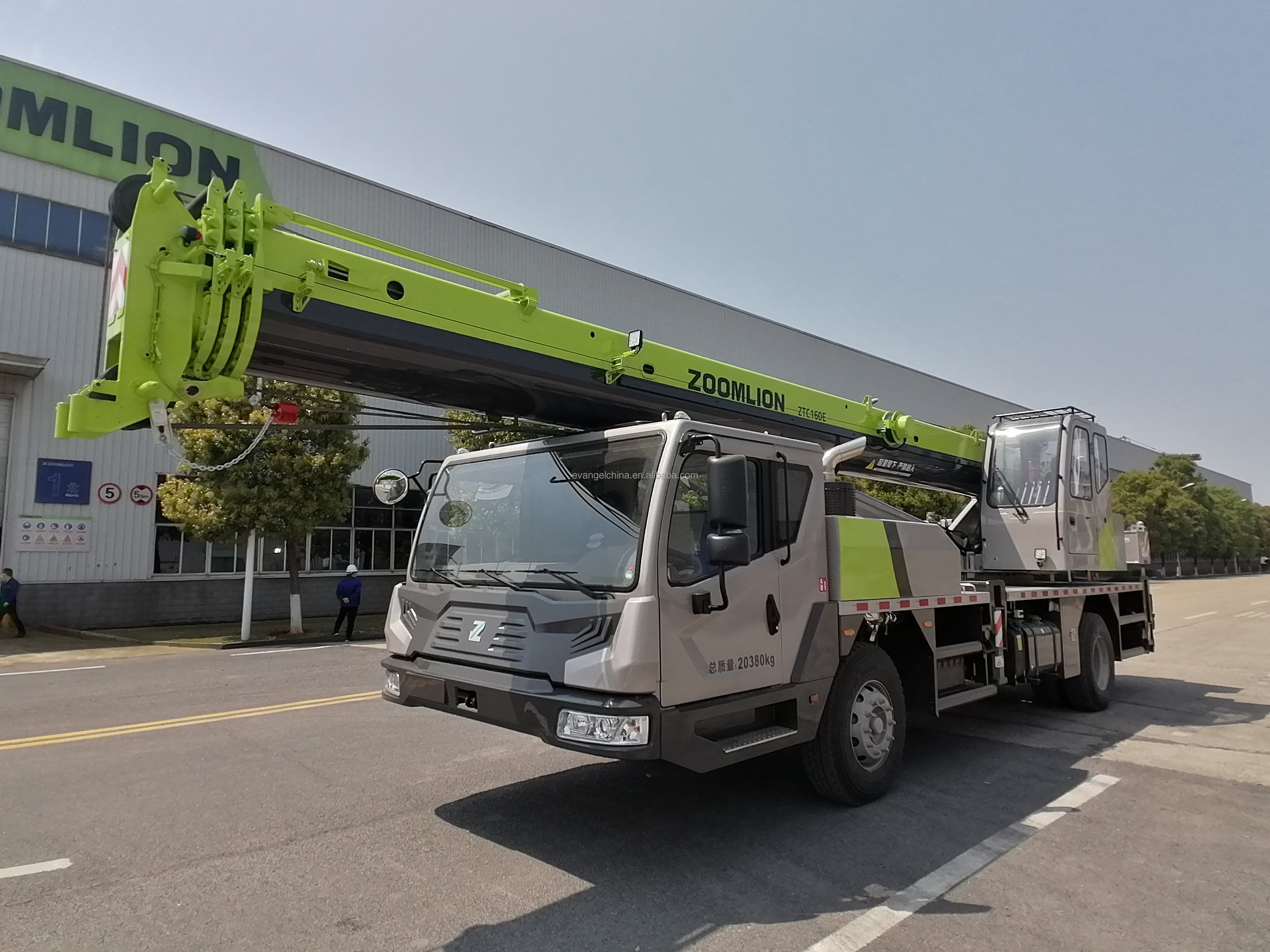 Zoomlion 15 ton crane truck hydra crane price telescopic towable trailer truck mounted crane ZTC160E451