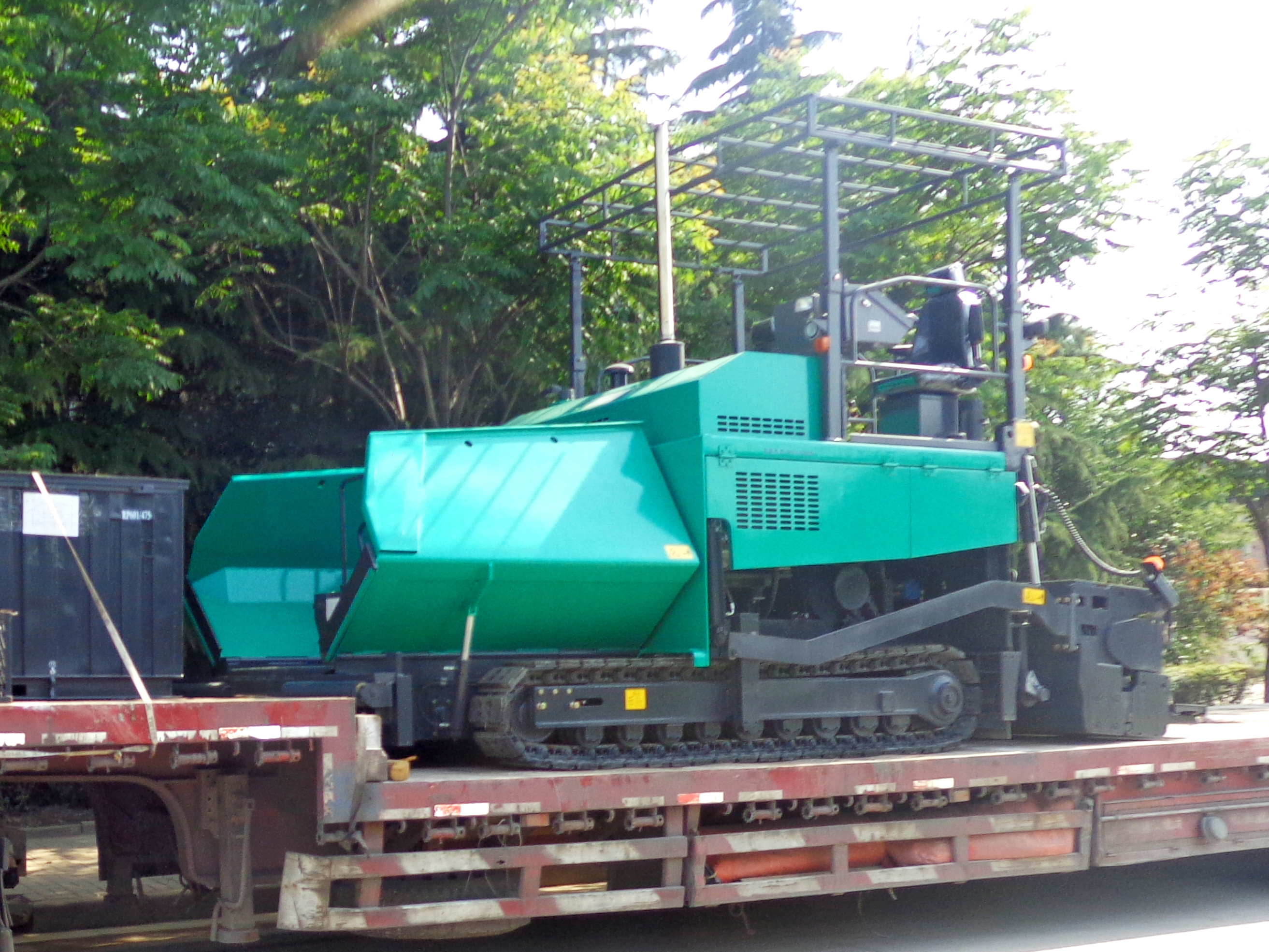 Road Construction Machinery 300t/h Asphalt Concrete Paver RP601