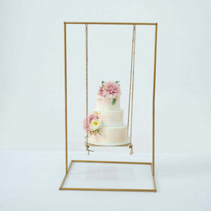 Modern Design Gold Metal Hanging Cake Swing Stand With Base Plate Dessert Display For Fashionable Weddings Birthday Party