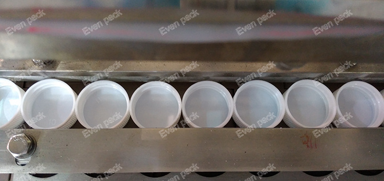 Cap lining machine cap wadding machine cap liner inserting putting machine by quality factory