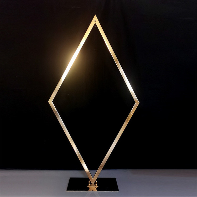 Vintage Antique Triangle Gold Acrylic Chandeliers Candlesbras Metal Wedding Large Crystal Candle Holder Stand Table Centerpieces