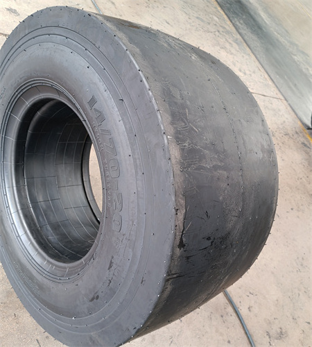 Compactor tyre 14/70-20 C-1 smooth pattern  slick tyre good price