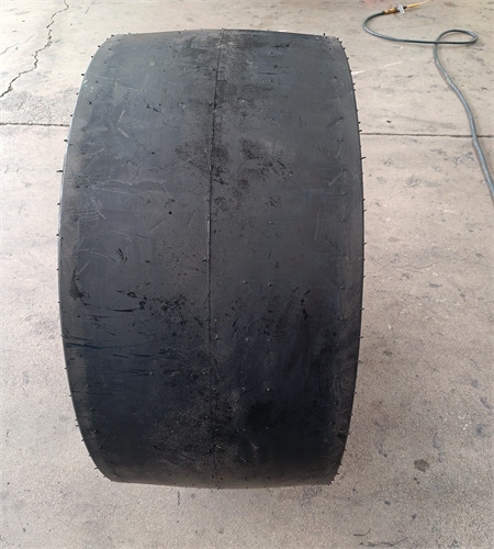 Compactor tyre 14/70-20 C-1 smooth pattern  slick tyre good price