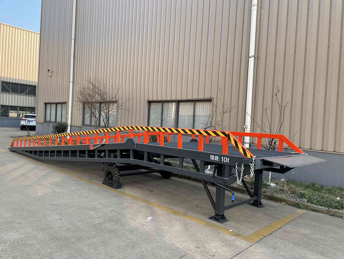 Portable Container Loading Bridge Mobile Hydraulic Container Loading Dock Ramp Boarding Bridge