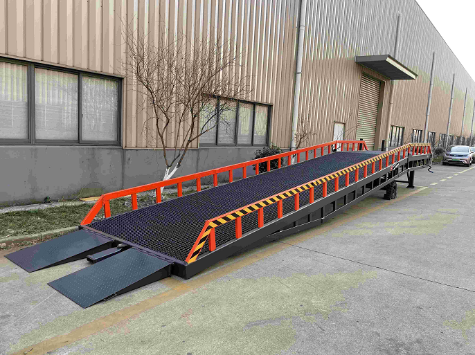 Portable Container Loading Bridge Mobile Hydraulic Container Loading Dock Ramp Boarding Bridge