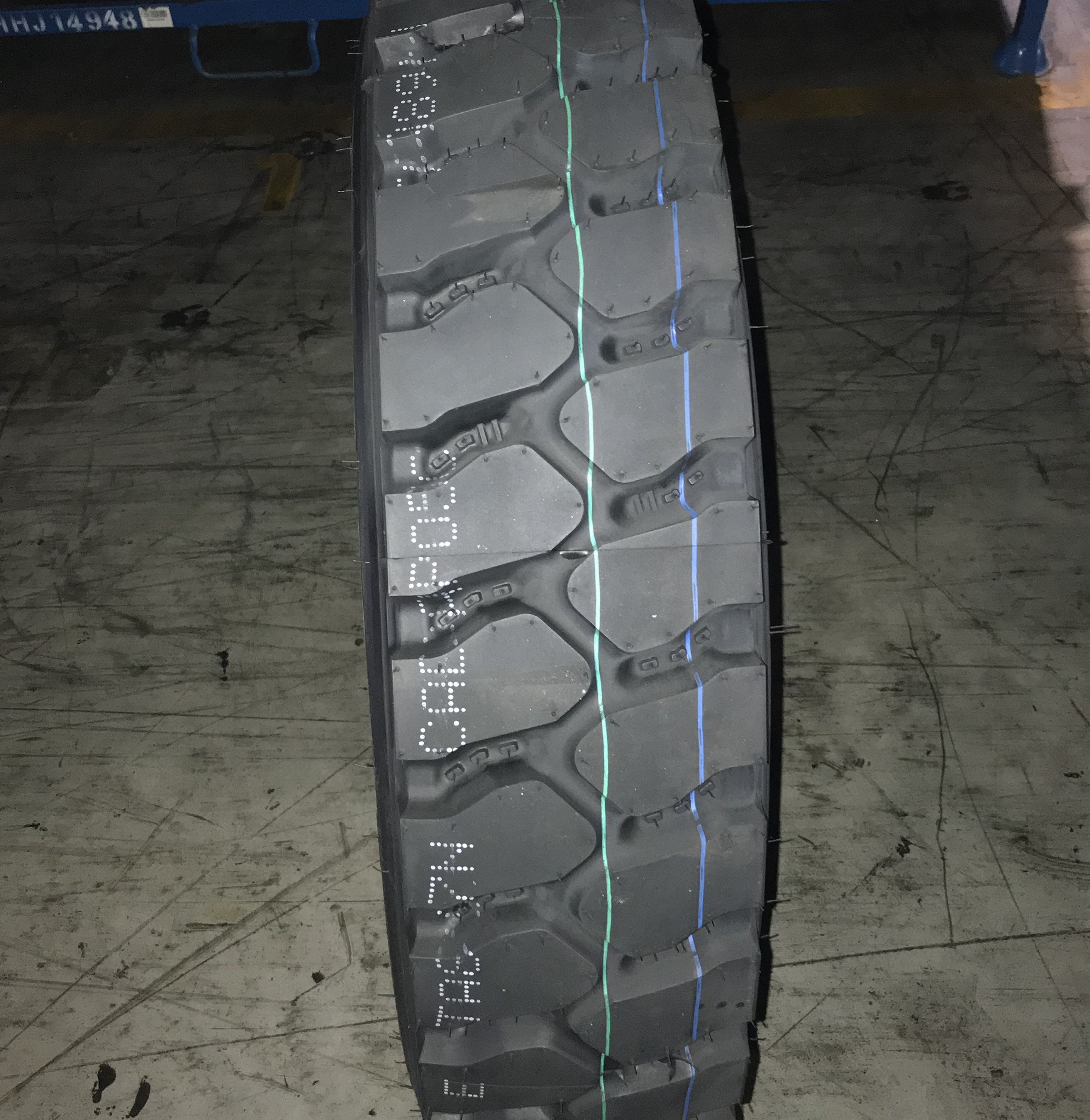 Top quality China Sunny brand truck tire 700 16 750 16 825 16 900 20