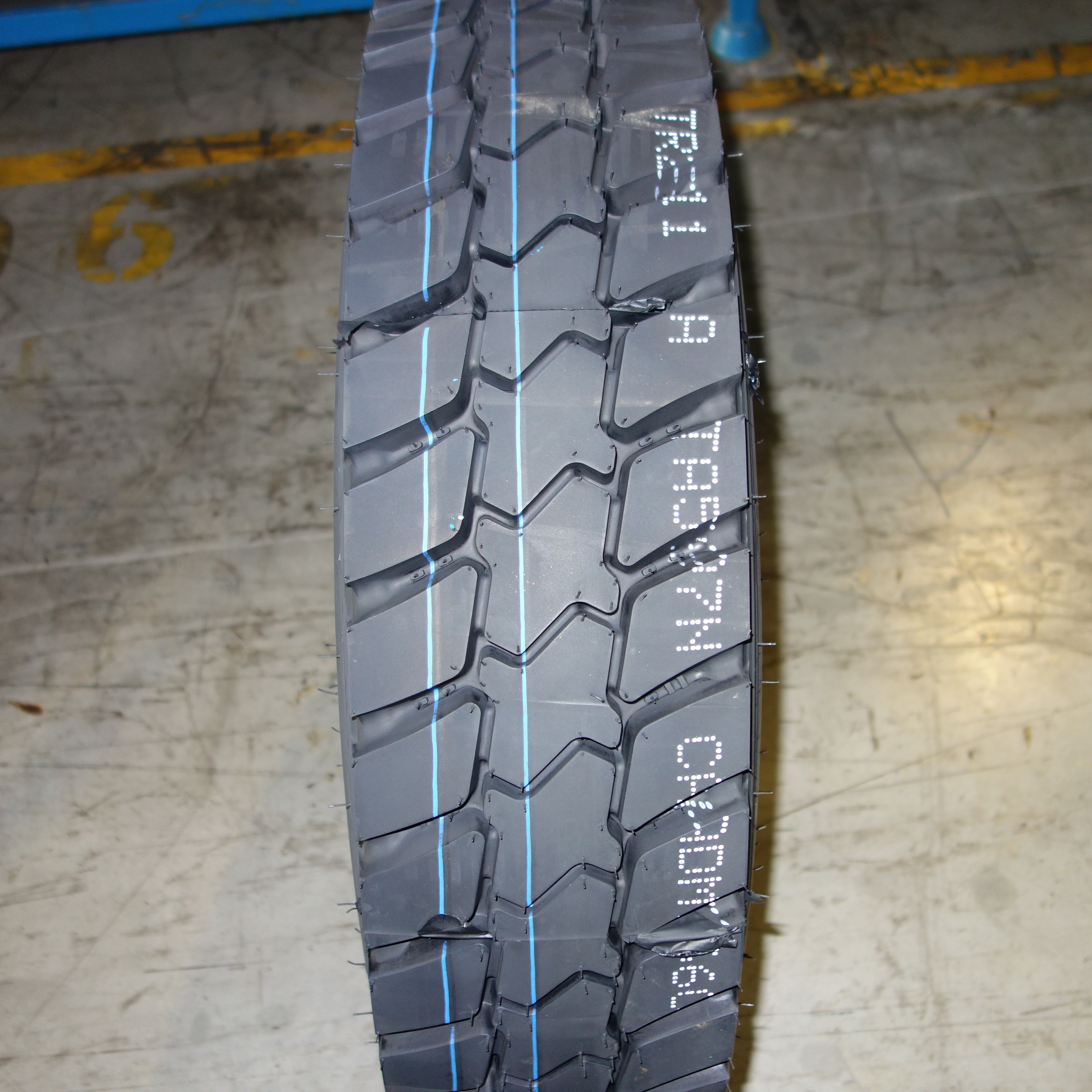 Top quality China Sunny brand truck tire 700 16 750 16 825 16 900 20