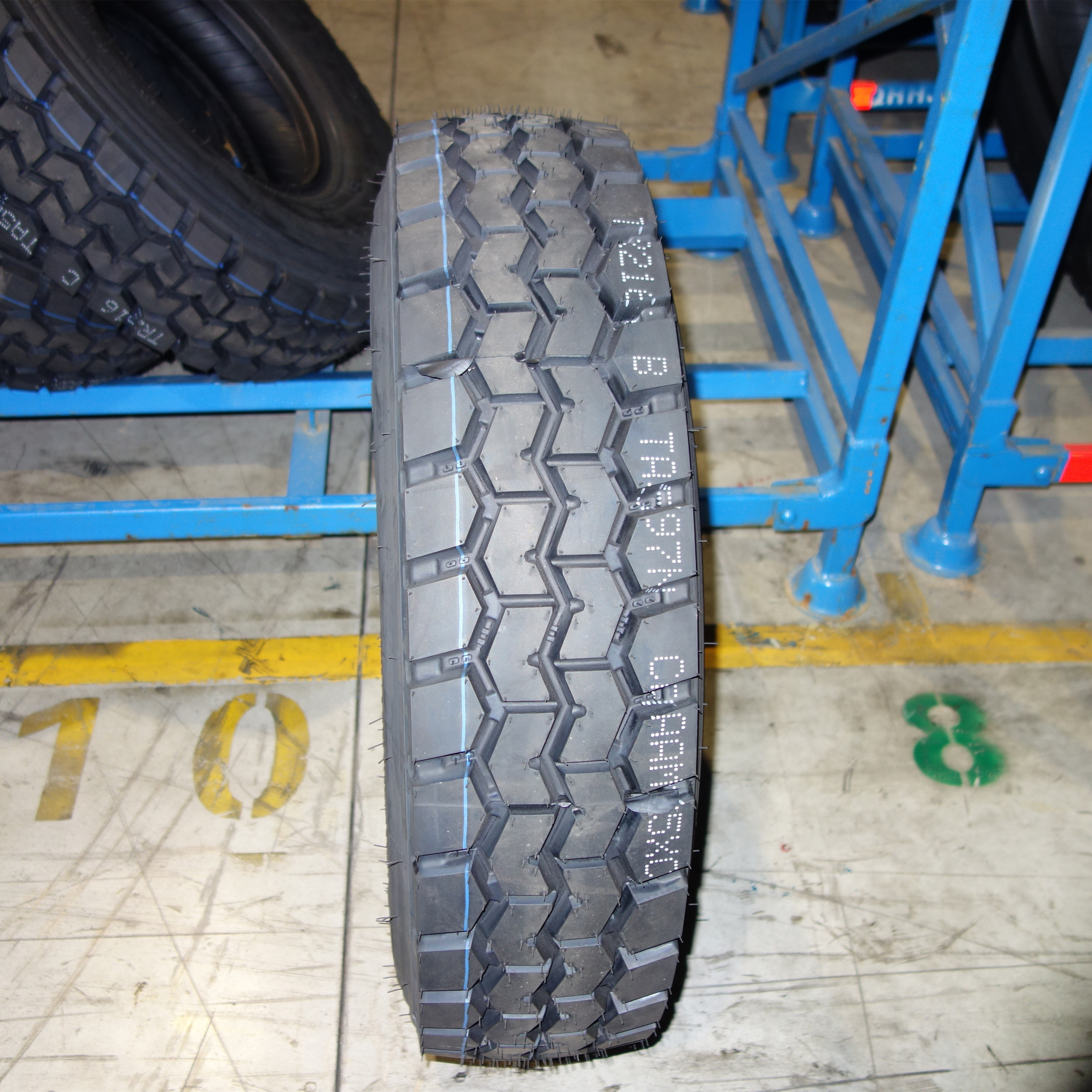 Top quality China Sunny brand truck tire 700 16 750 16 825 16 900 20