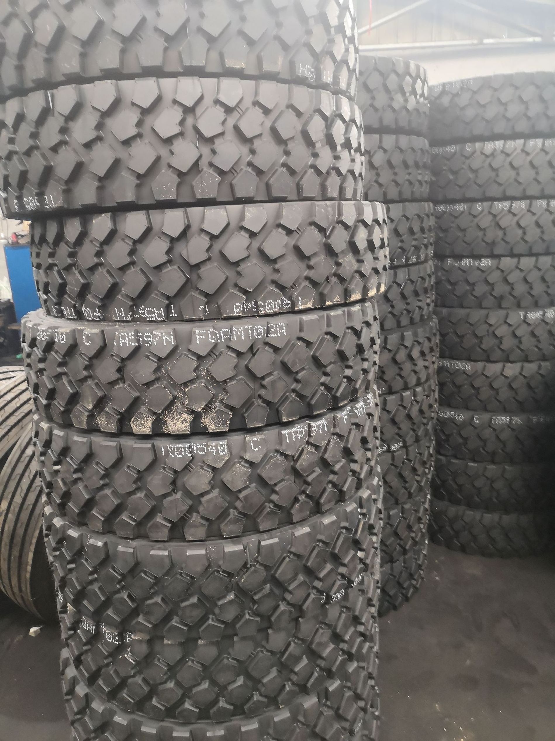 Wholesale price China manufacture high quality tyre 255/100r16