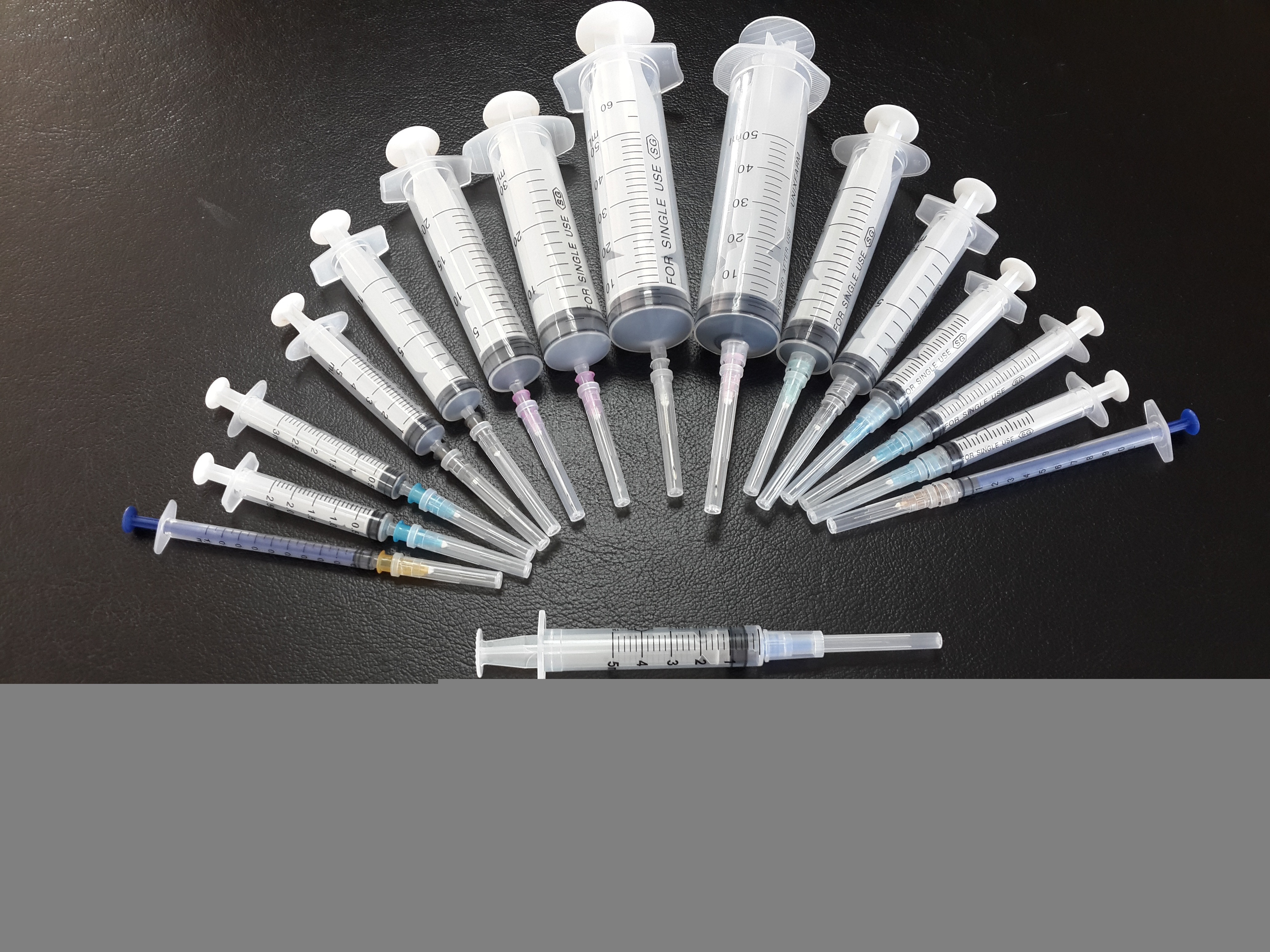 Disposable plastic syringe single packing sterile syringe with needle and caps