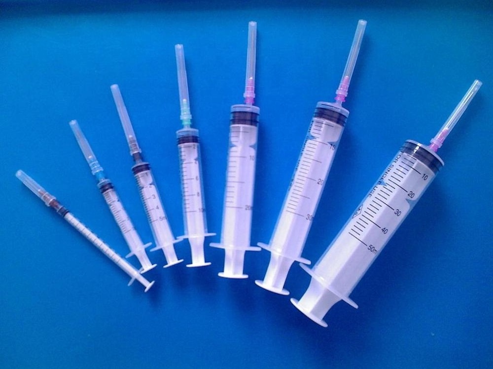 Disposable plastic syringe single packing sterile syringe with needle and caps