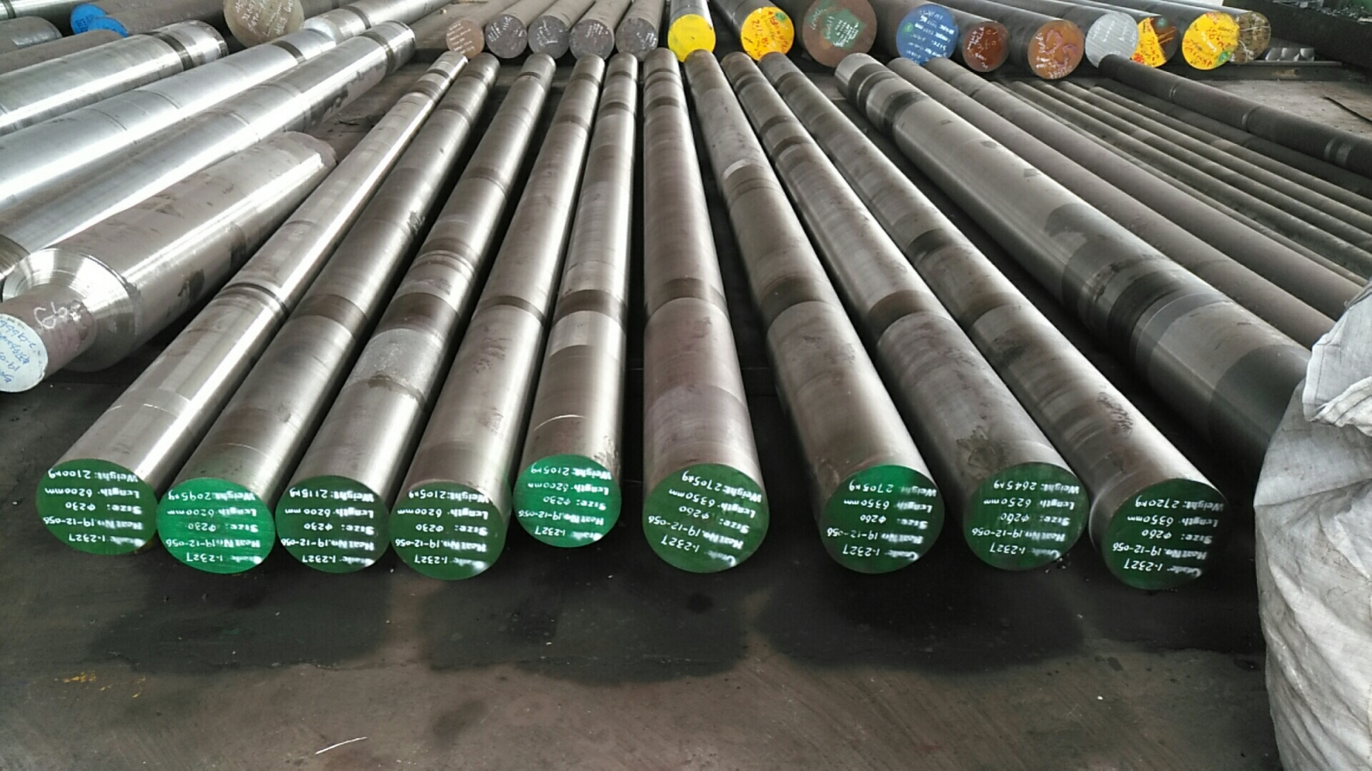 30mm~800mm Profile 35CrMo Carbon Steel Forged Round Bar Forged Steel Round Bar Tool Carbon Steel Bar