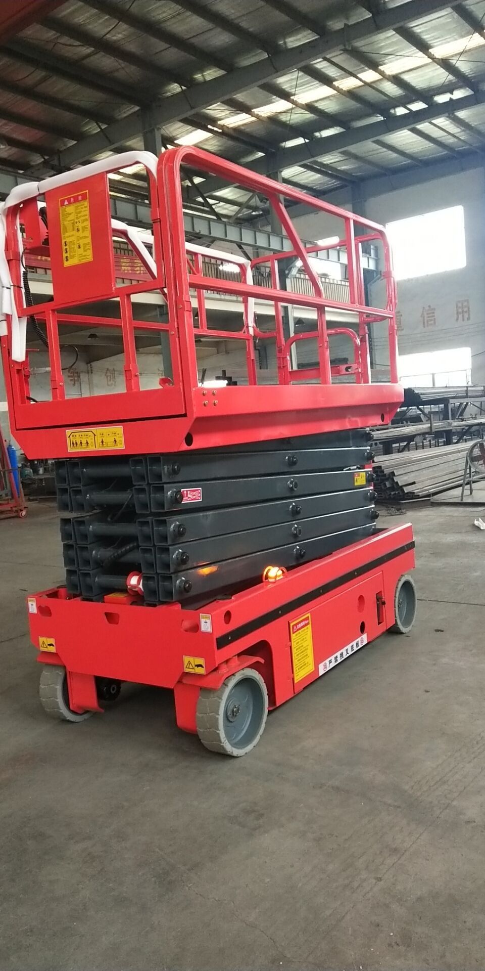 200kg 300kg 14m 16m Self Propelled Hydraulic Aerial Scissor Work Platform