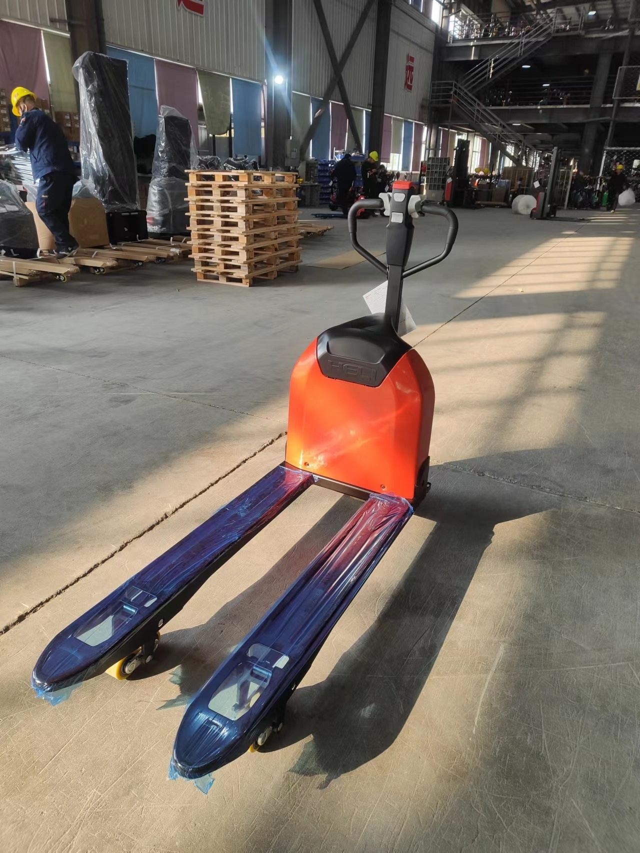 HELI ForkLift Truck Lithium Battery Electric Pallet Truck  1.5T 2.0 T power pallet jack portable forklift for sales