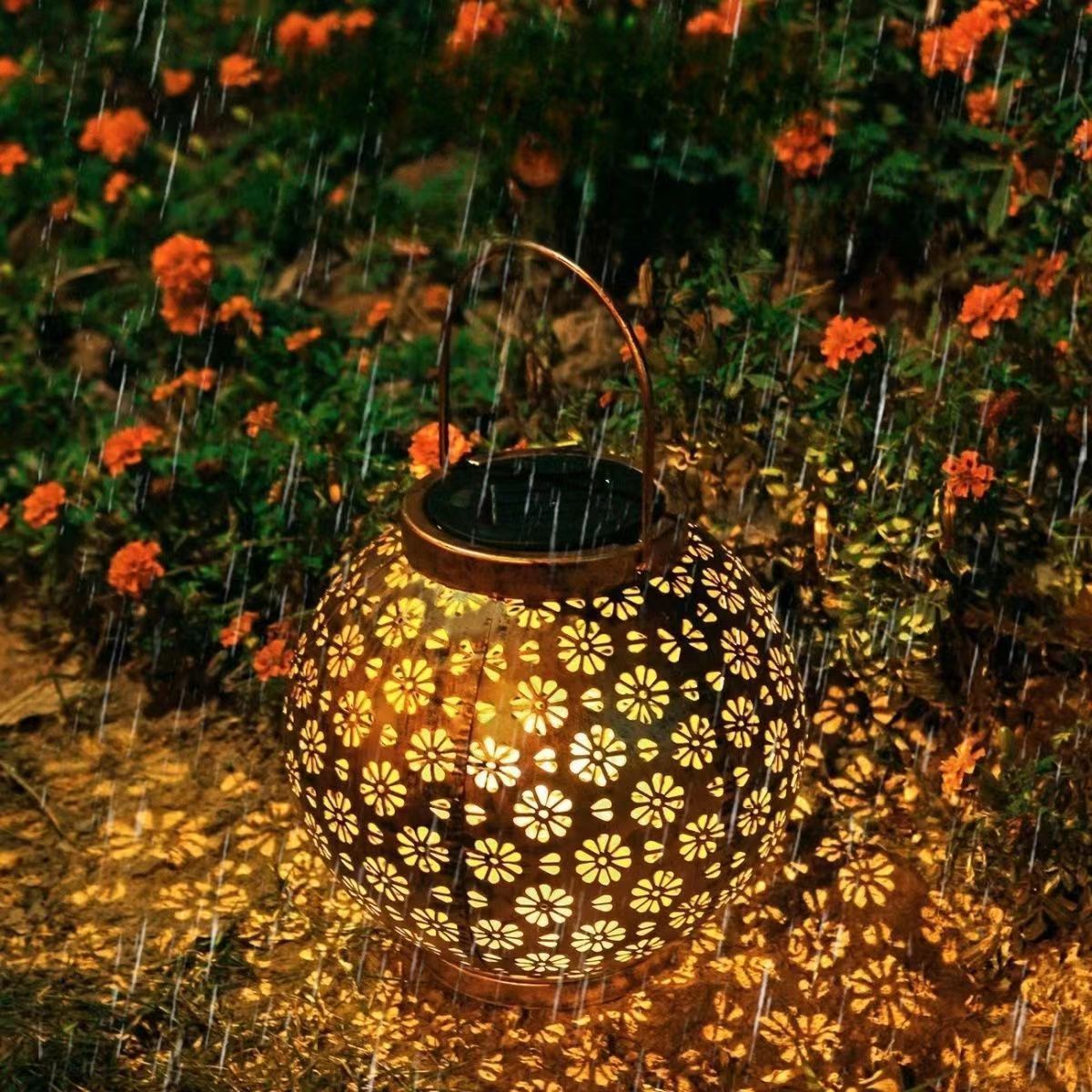 Solar Powered Decorative Retro Lantern with Handle Solar Lights Solar Lantern LED Garden Lights Metal Lamp Lantern Solar