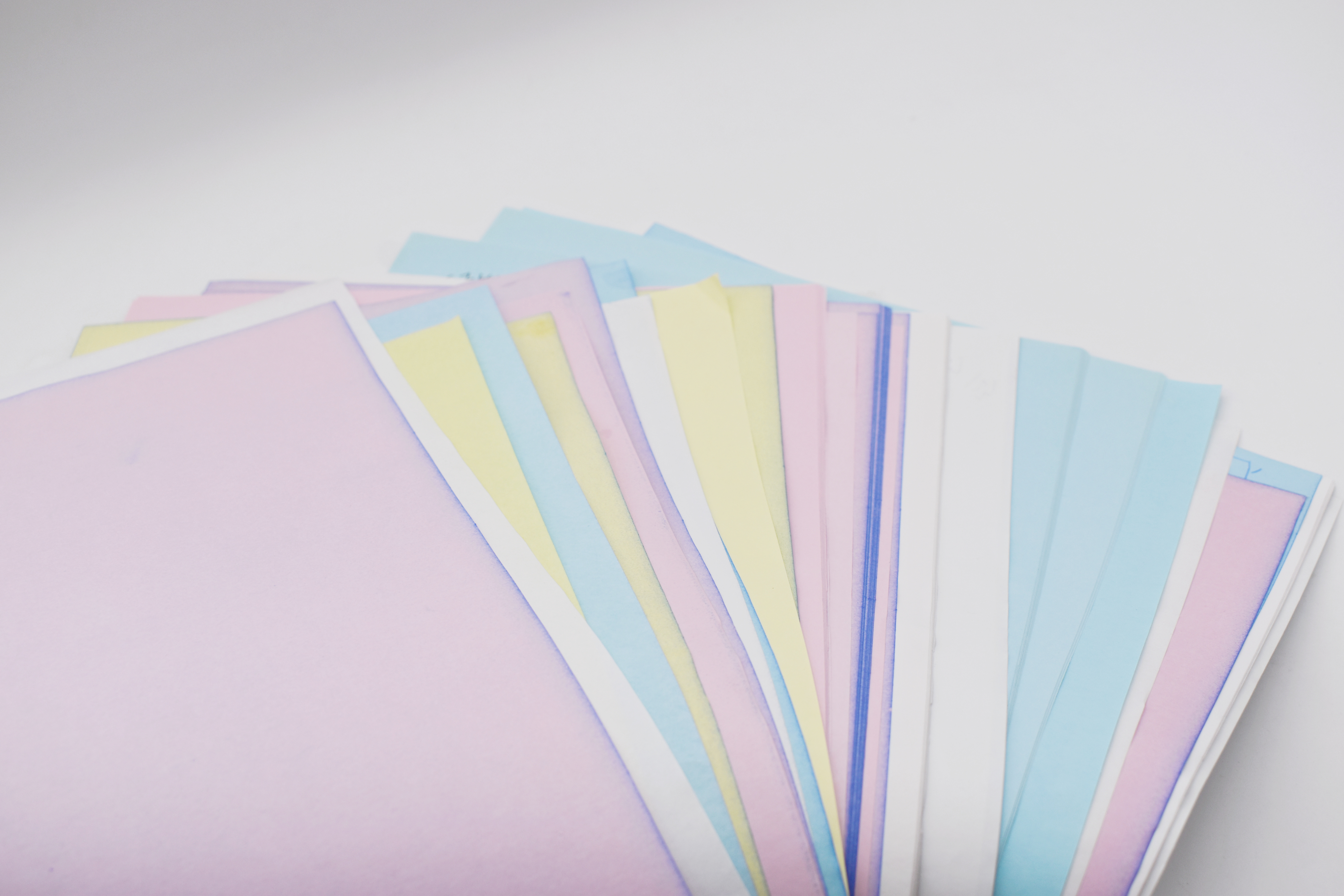 45gsm-120gsm high quality colourful NCR Carbonless Printer Paper For Tax Invoice Strong Ink Absorption