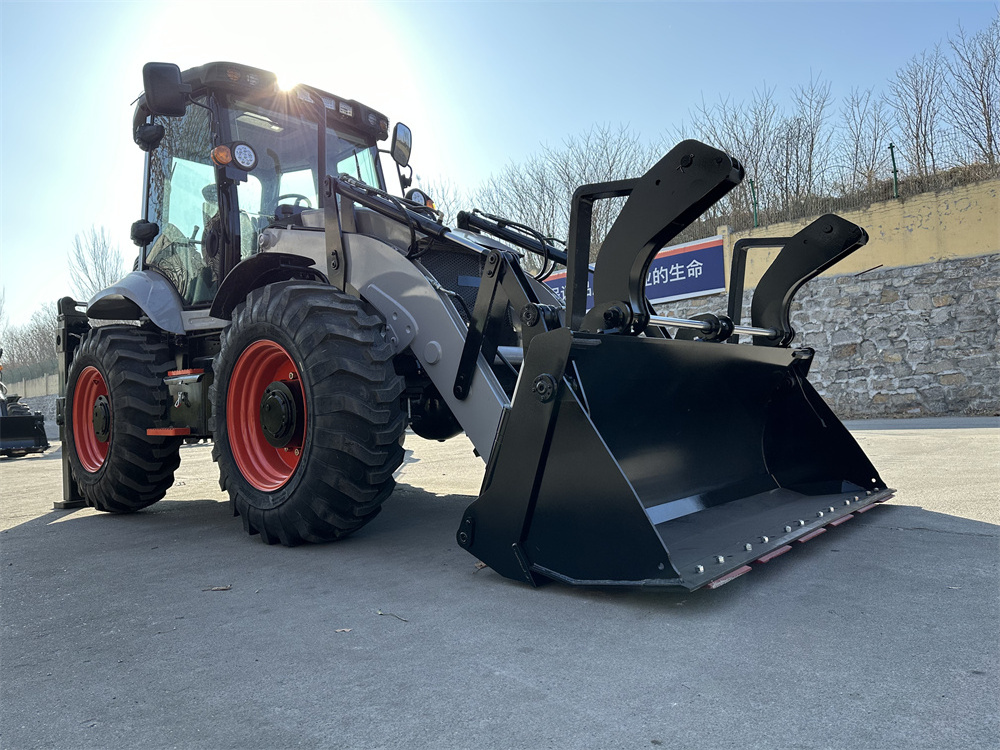 EVERUN Customize ERB100 2500kg epa 4/euro 5 engine front compact traktor 4*4 excavator mini backhoe loader