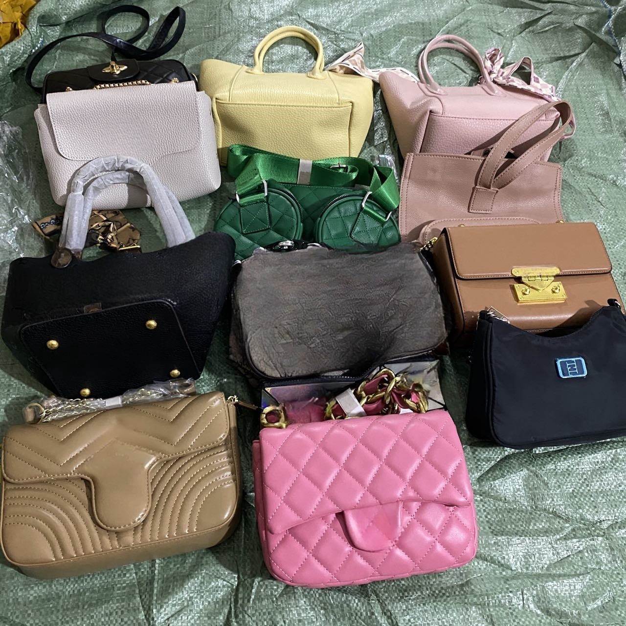 Fashionable street style mixed Casual lady handbags stock lot direct from factory for sale inventory clearance bags