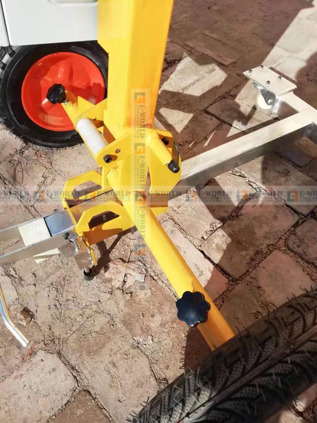 Reliable performance Hot Selling Glass Carrying Lifting Machine With Electrical Sucker Drive