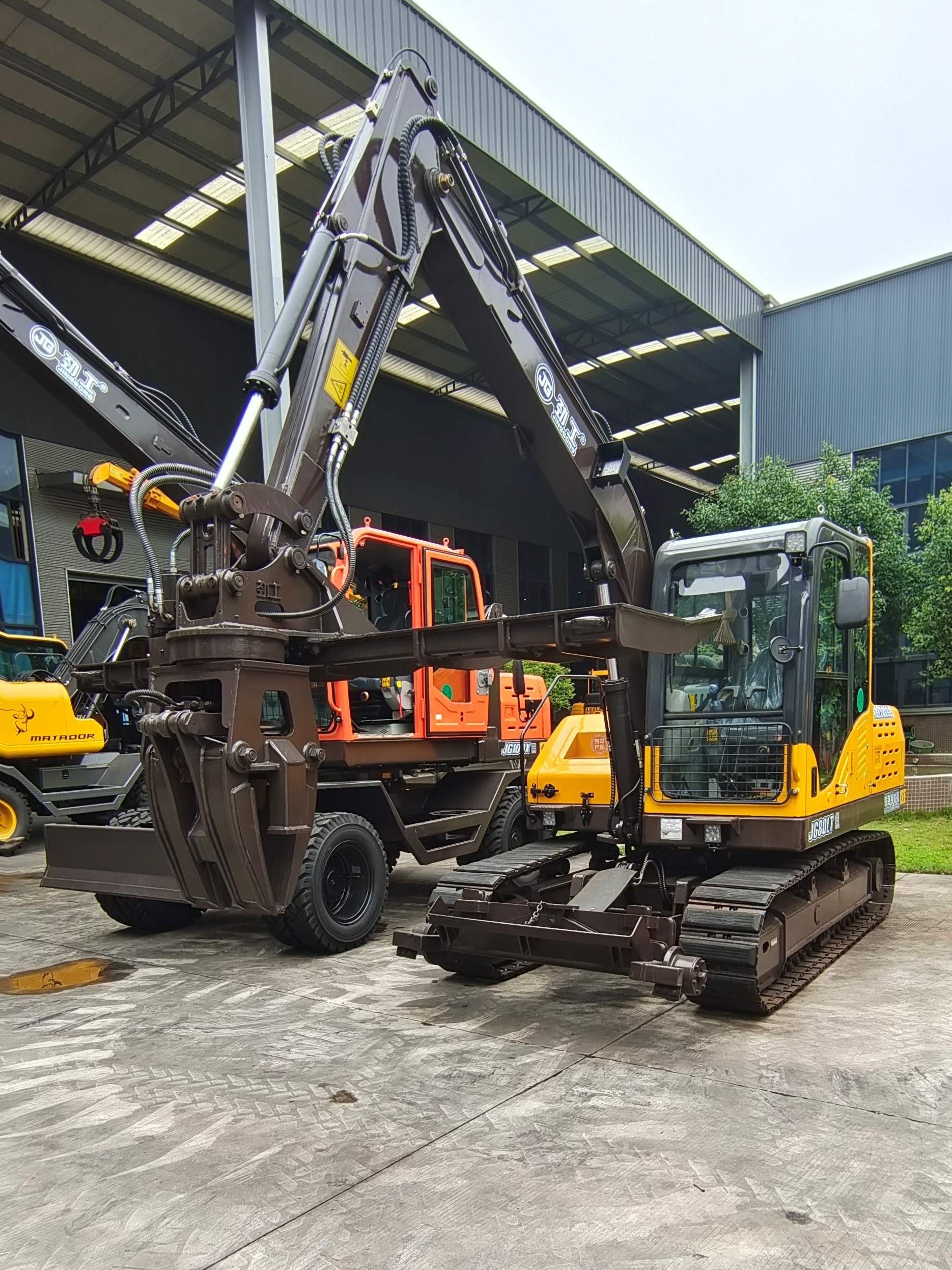 Road rail hydraulic sleeper changers excavator sleeper changing machine used for railway maintain