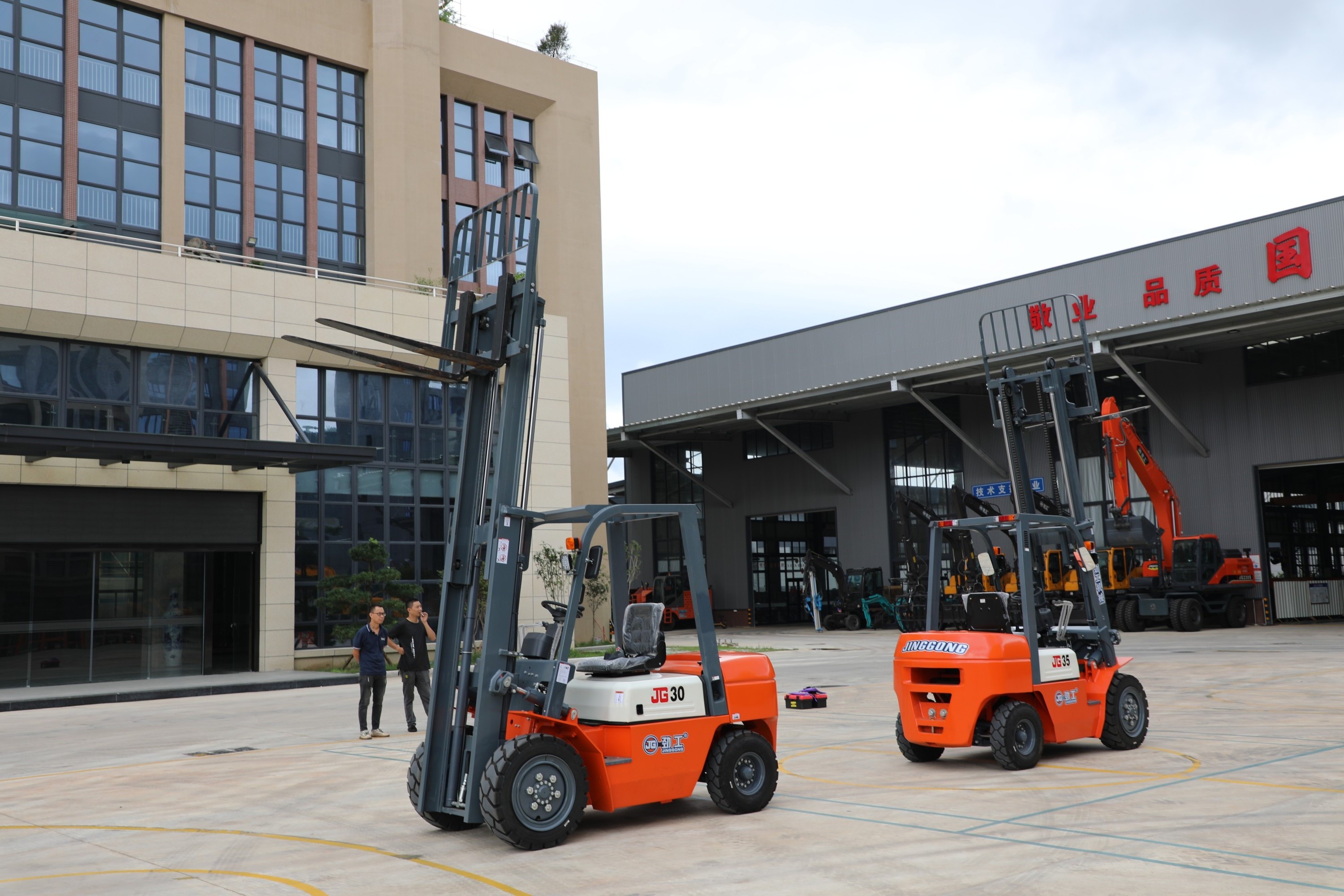 Jinggong Material Handling Machine 3-5m Lifting Height 3-7ton Diesel Forklift with Cushion Tire