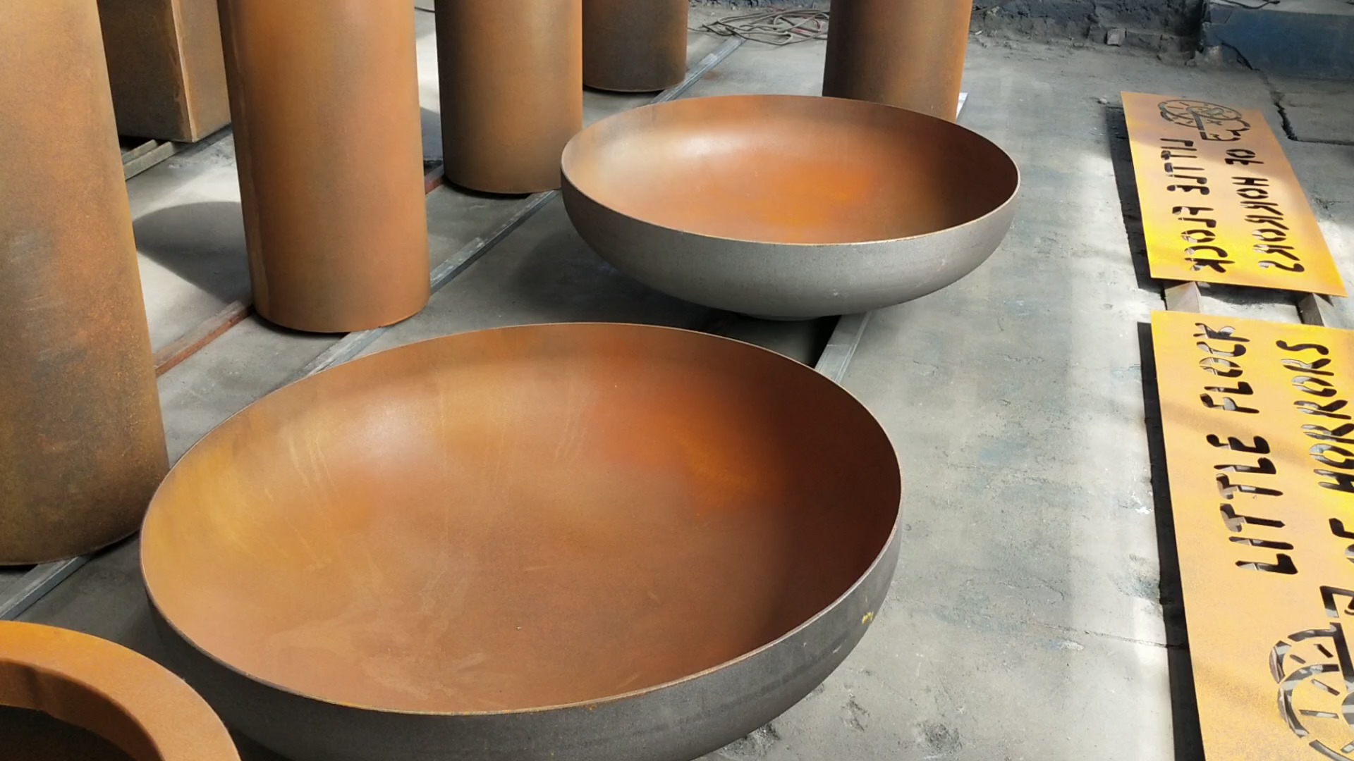 Custom AISI stainless steel cast iron outdoor round fire pit / corten steel fire bowl