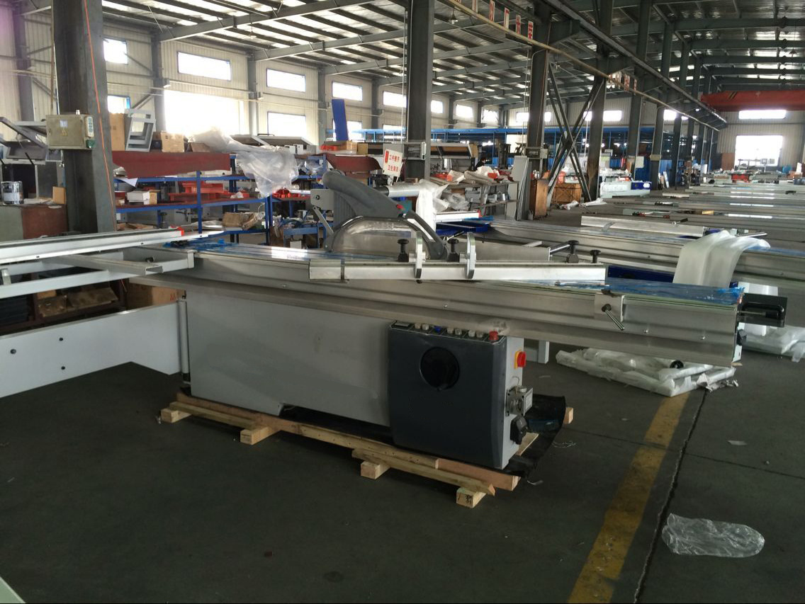 2800mm 3000mm 3200mm Woodworking wood board precision sliding table panel saw with support swing arm sawing machine