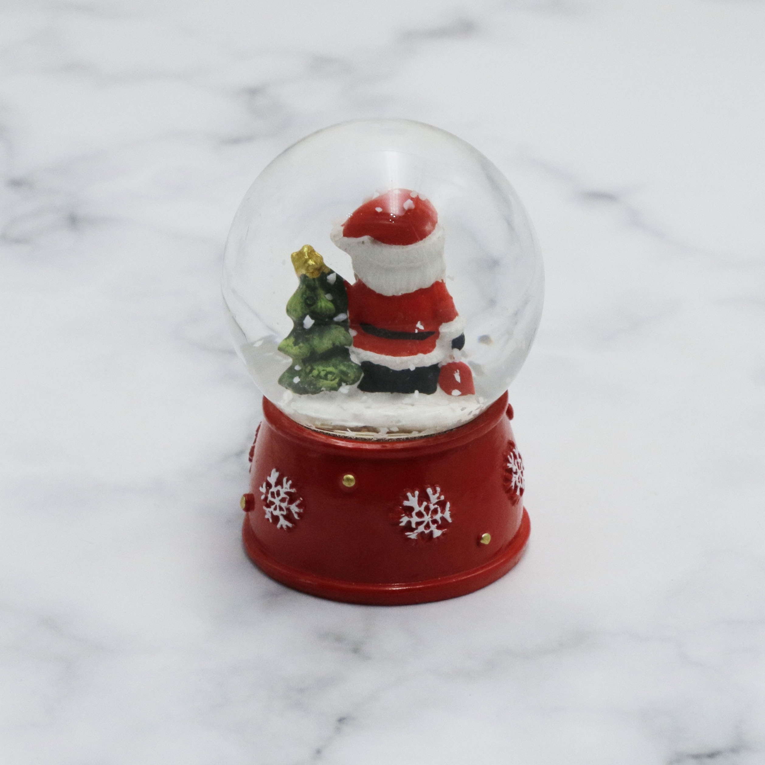 Custom Handpainted Polyresin Christmas Holiday Decoration Gift Glass Mucial Snowball