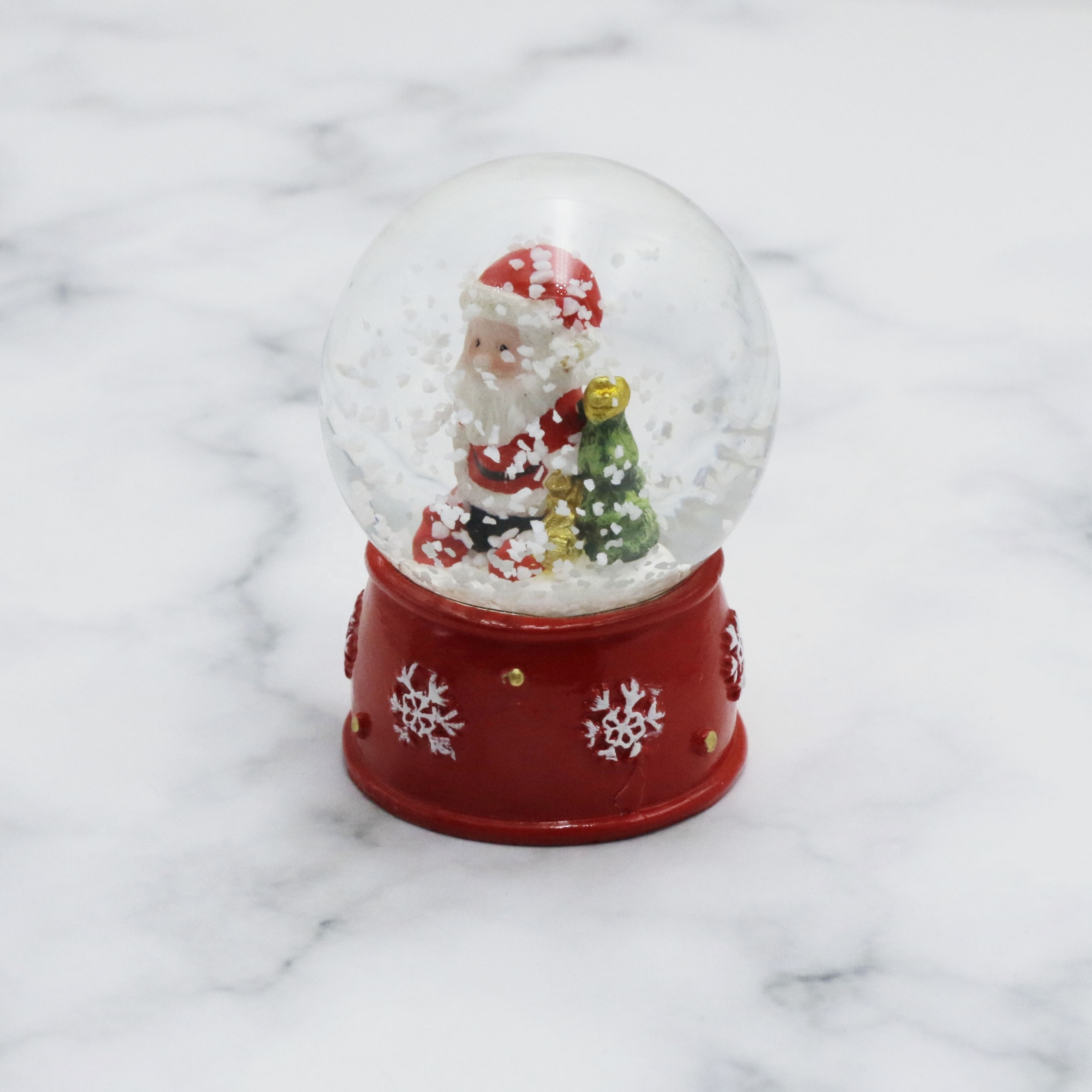 Custom Handpainted Polyresin Christmas Holiday Decoration Gift Glass Mucial Snowball