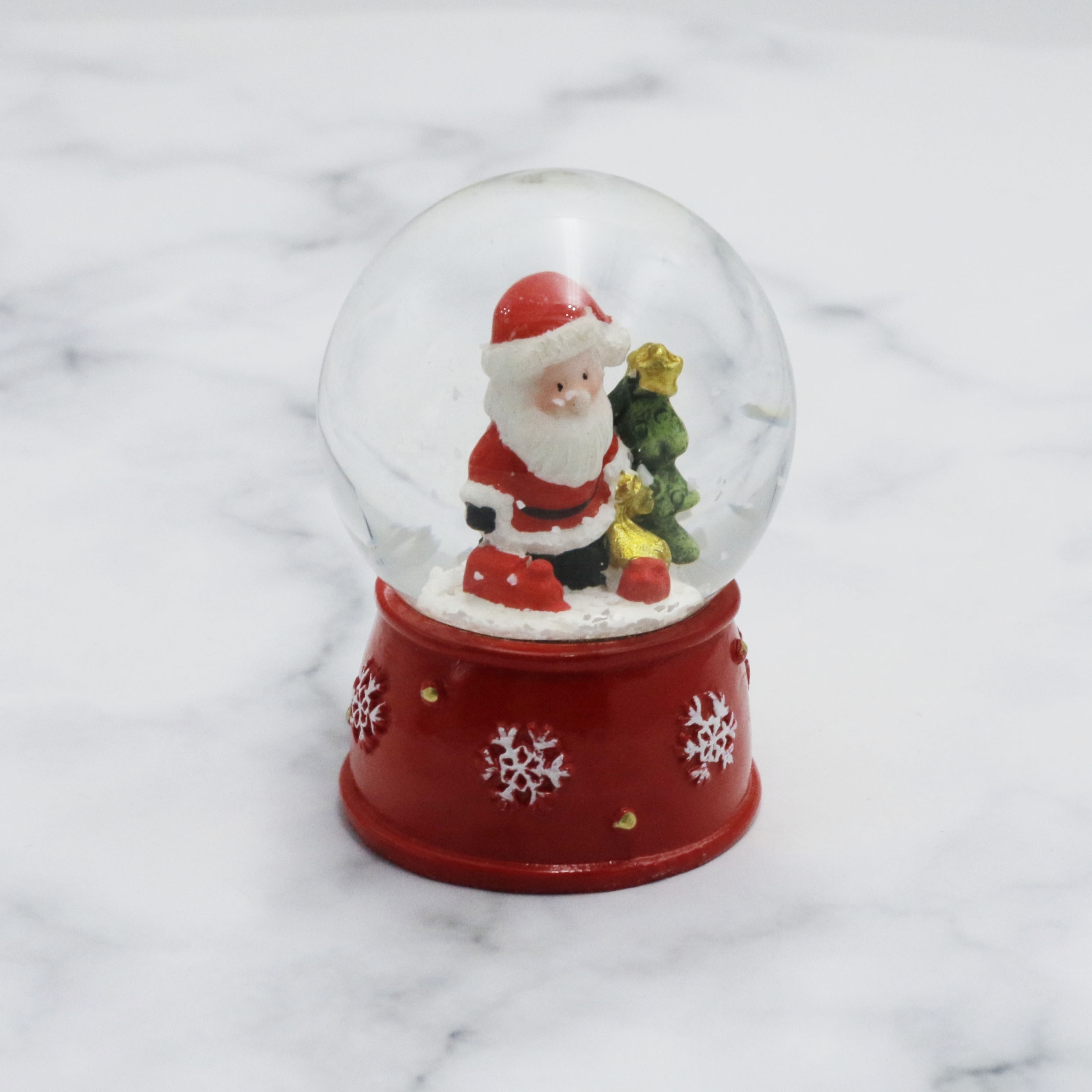 Custom Handpainted Polyresin Christmas Holiday Decoration Gift Glass Mucial Snowball