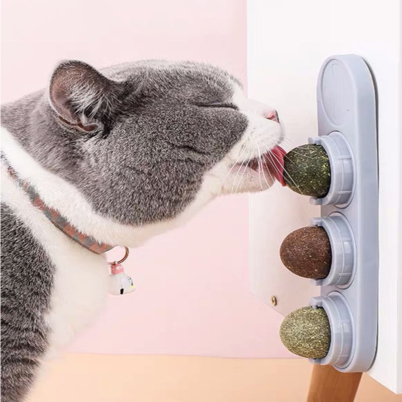 Wholesale 4pcs Cat Chew Toy Catnip Rotating Ball Teeth Cleaning Cat Mint Catnip Ball Stick on the wall