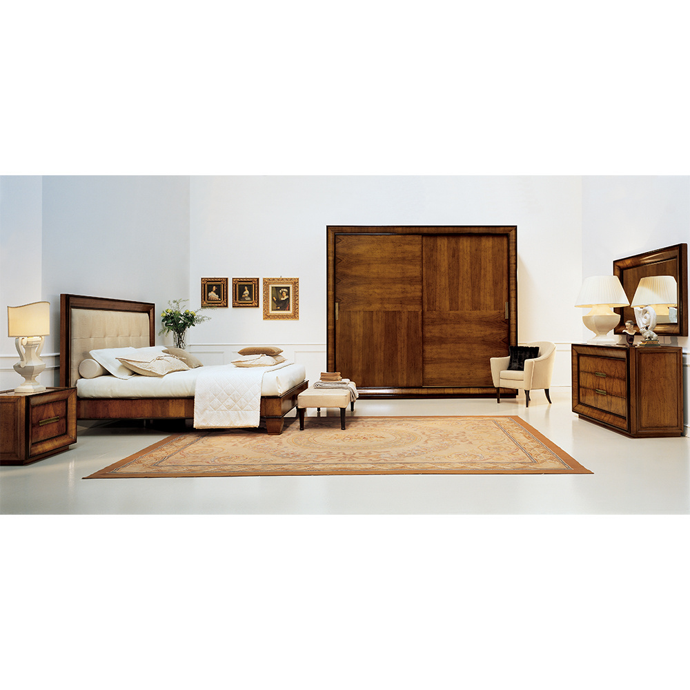 Cappella is a king-size bed. Headboard with shaped frame in walnut crotch veneer and blind tufting, bed frame in walnut