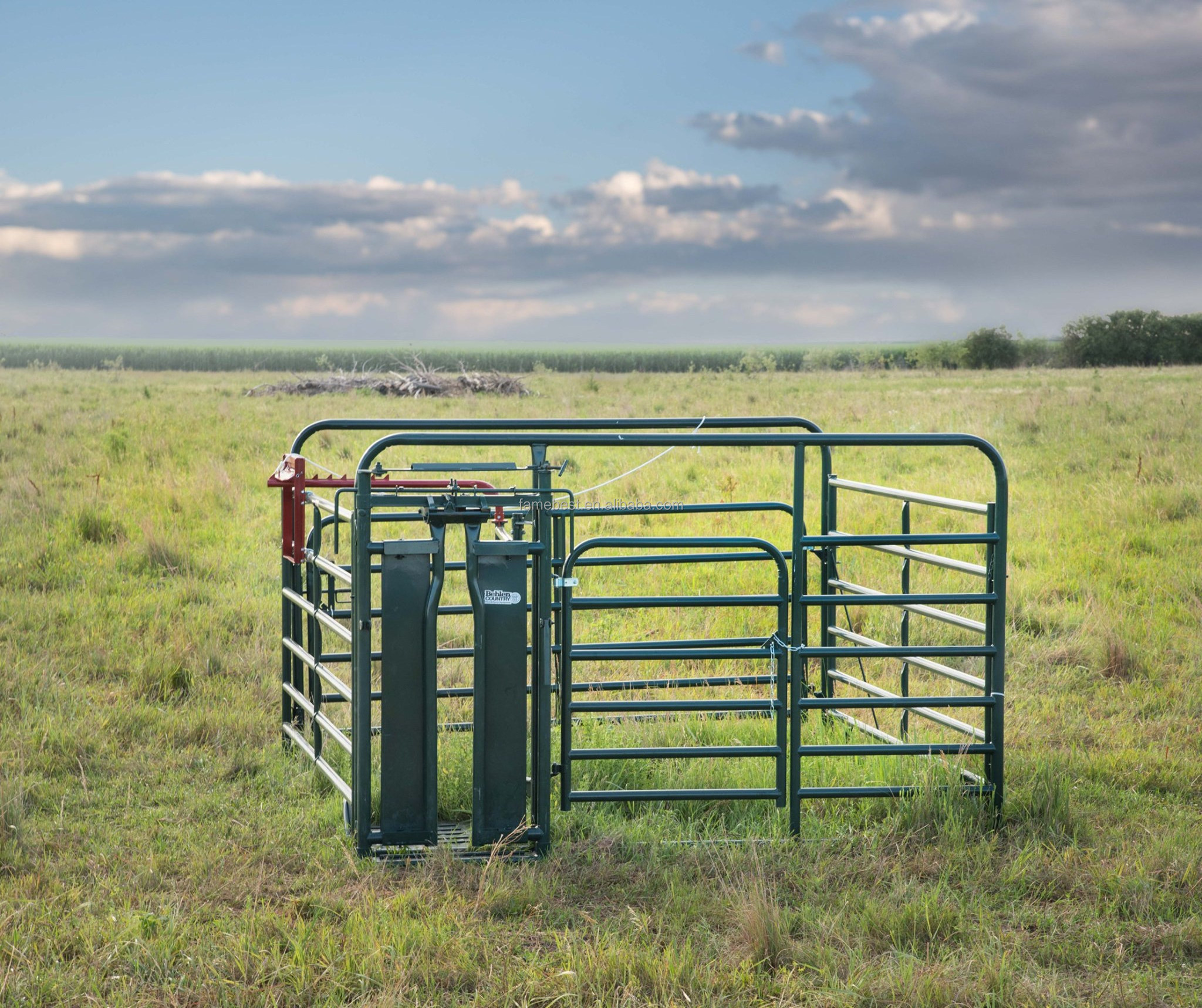 Strong Quality Cattle Yard Corral Panel portable farm equipment fence with 6 rails long working time