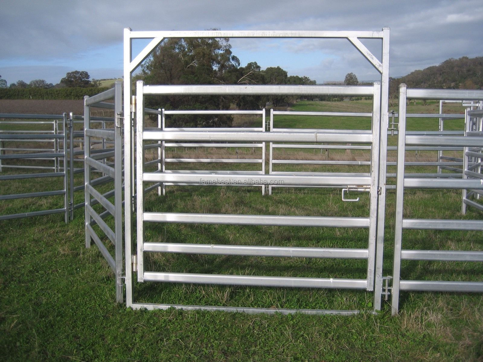 Australia Livestock Cattle Round Pen Panels Fencing Factory Australia Market 6rails Farm Cattle Panels/horse Yard Panels