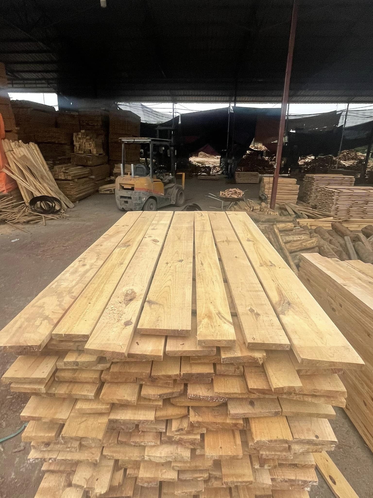 Lowest Price Vietnam Pine Wood Timber Lumber For Wholesale Indoor Outdoor Wood