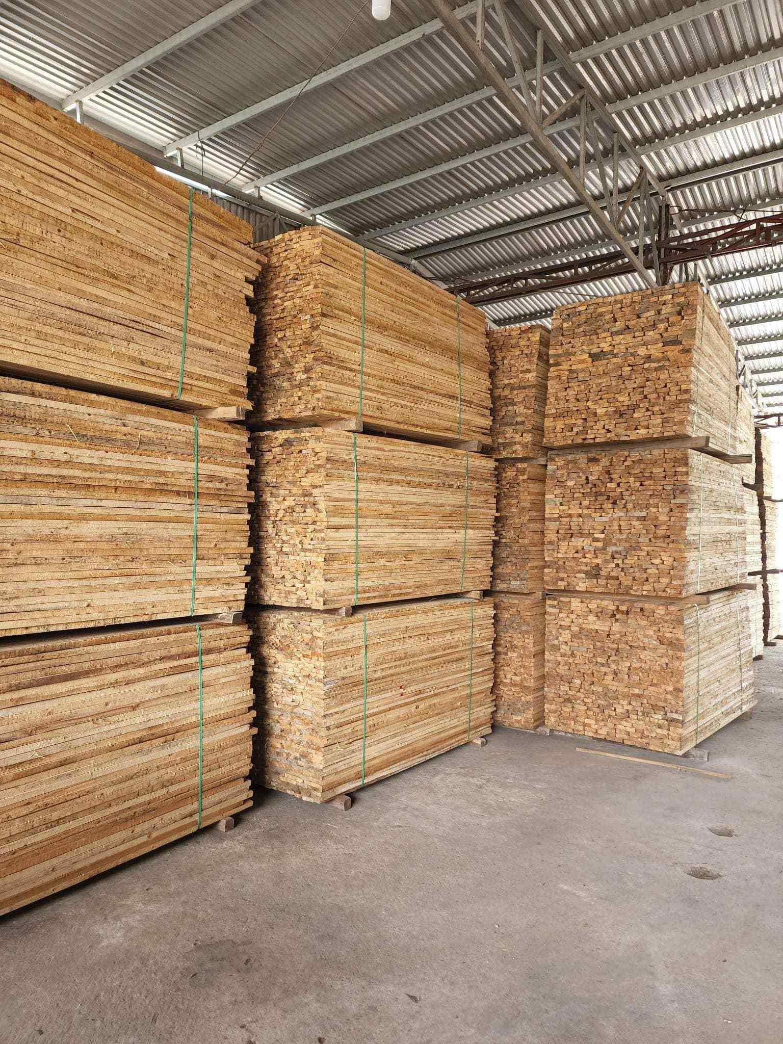 Lowest Price Vietnam Pine Wood Timber Lumber For Wholesale Indoor Outdoor Wood