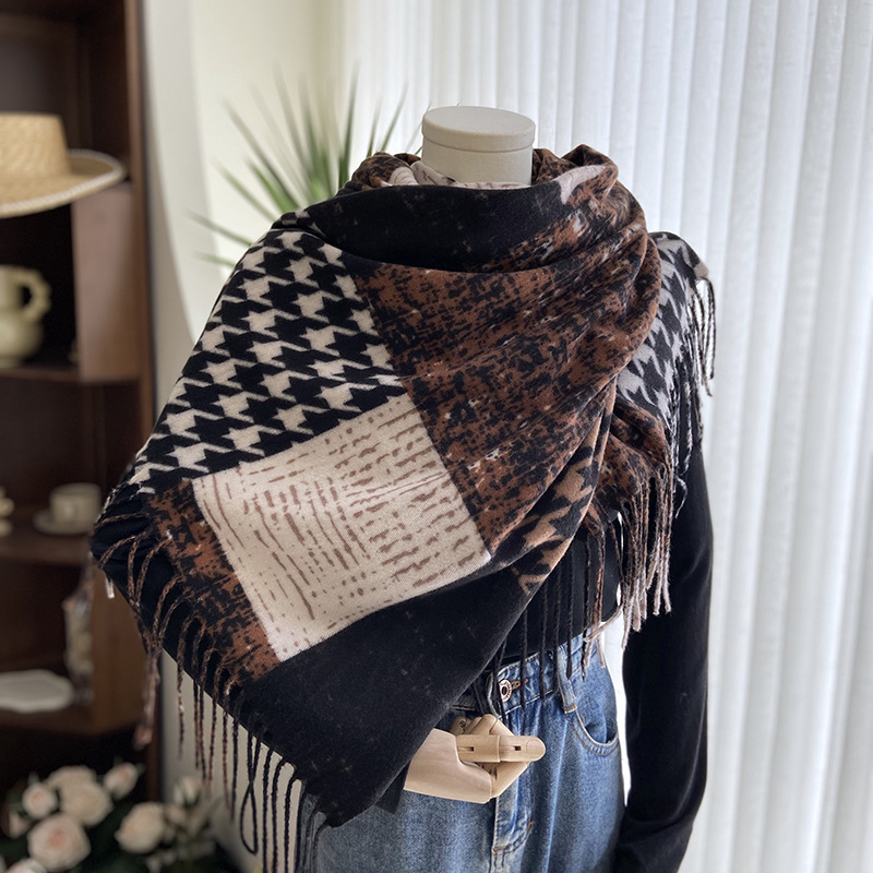 High quality customized flannel check acrylic cashmere black and white knitted classical plaid lattice scarf shawls