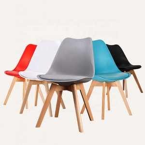 Factory Direct Sale Nordic style Modern Italian Cheap Comfortable Wood Legs Chair PP Plastic Dining Chairs