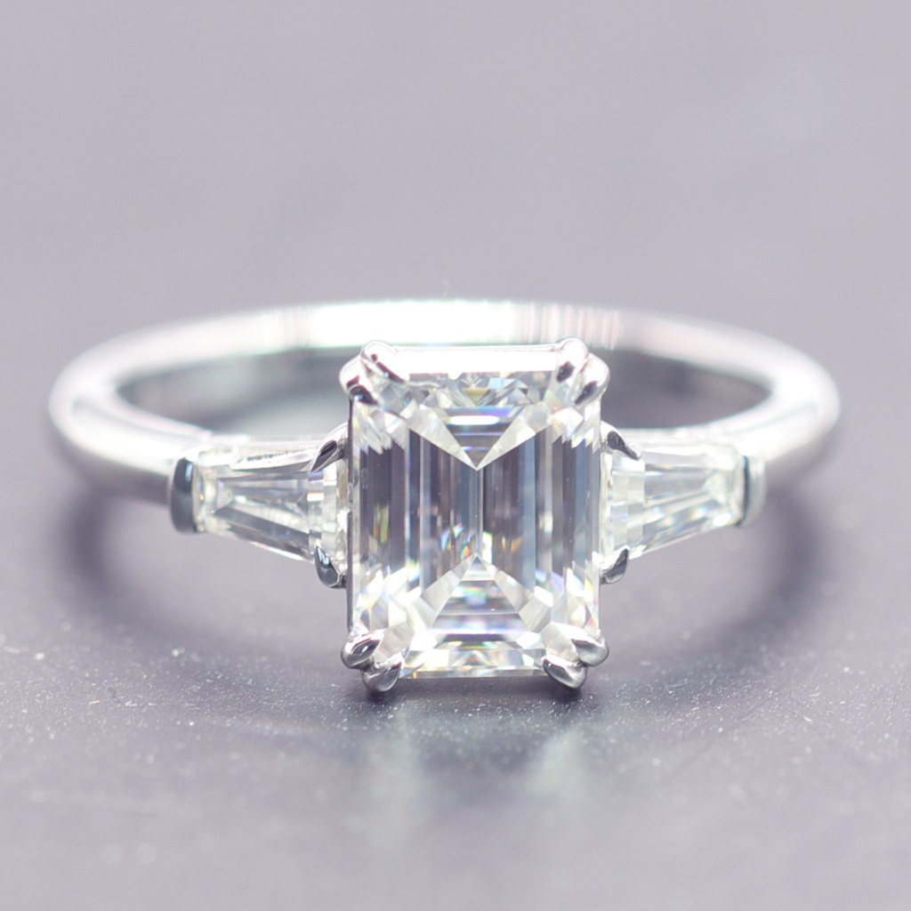 18K Solid white gold Material Custom 2CT Emerald Cut Main Stone Match Side Stone Trapezoid Shape Moissanite Ring