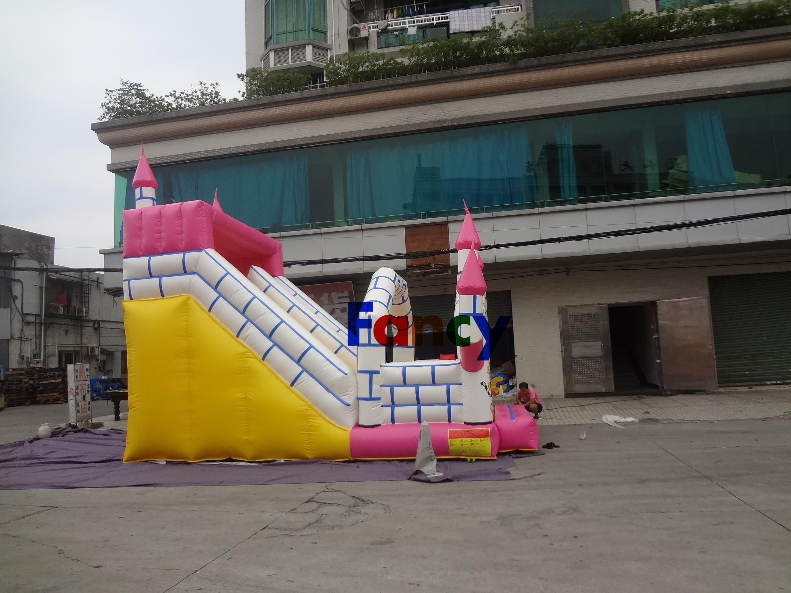 2024 commercial grade bouncy castle pub/inflatable bouncers for sales