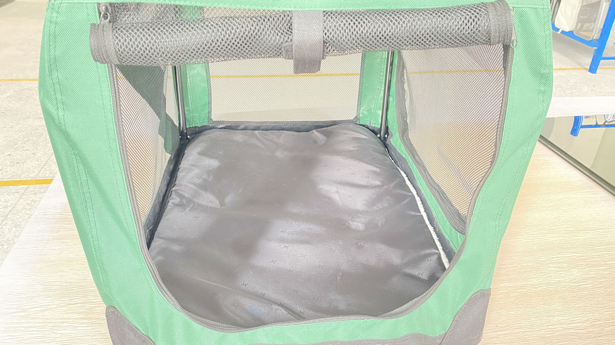 Wholesale High Quality Polyester Fabric Mesh Breathable Pet Carrier Portable Soft-sided Dog Crate Kennel For Travel