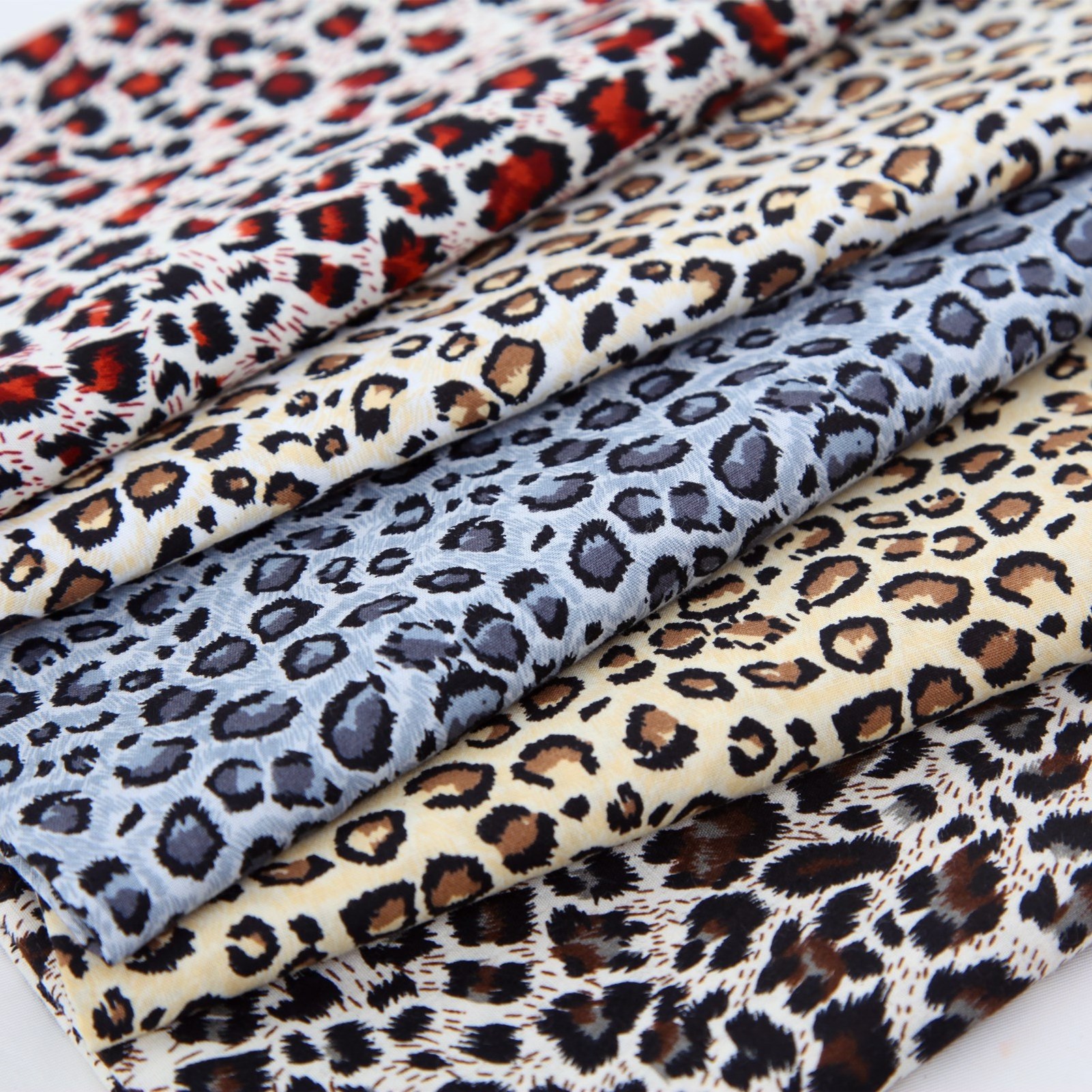 5 Pieces 19 x 19 Inch Cotton Fabric Quilting Leopard Patchwork Square Bundles Animal Print Fabric for Sewing DIY Crafts