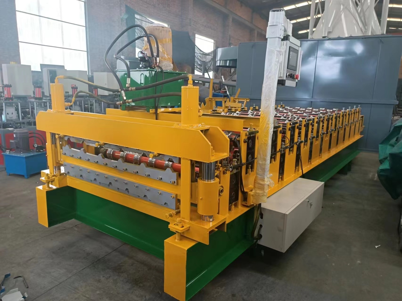 840/900 Roof and Wall Panel Roll Forming Corrugated Roof Sheet Making Machine English Metal Japanese Roof Machine 2-45m M/min